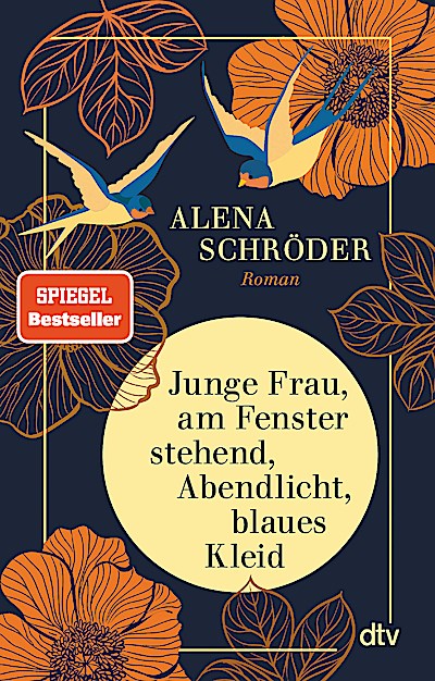 Junge Frau, am Fenster stehend, Abendlicht, bl...